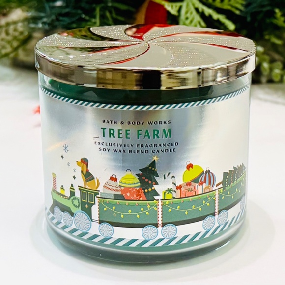 TREE FARM 3 Wick Candle - Picture 2 of 3